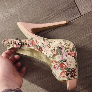Flower slings heels